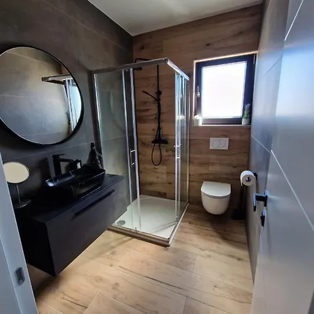 Luka Apartment *
