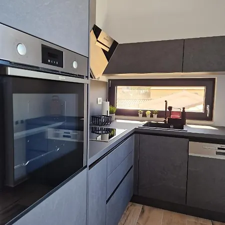 Luka Apartment *