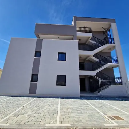 Luka Apartment *